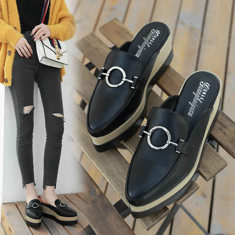 Женская обувь с металлическими украшениями Женские сабо на платформе острым