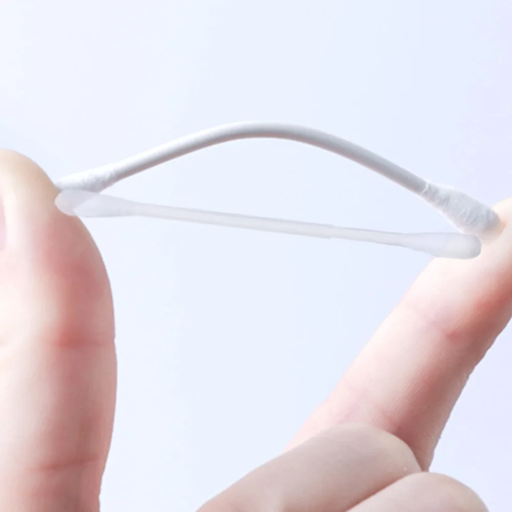 

300pcs Disposable Cotton Swab Double Color Double Head Stick Wooden for Kids and Adults