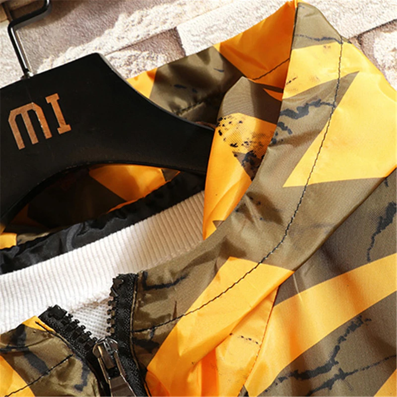 

RUELK Men's zjacket Spring And Autumn New Fashion Trend Creative Graphic Printing Loose Camouflage Tooling Jacket Male Hooded