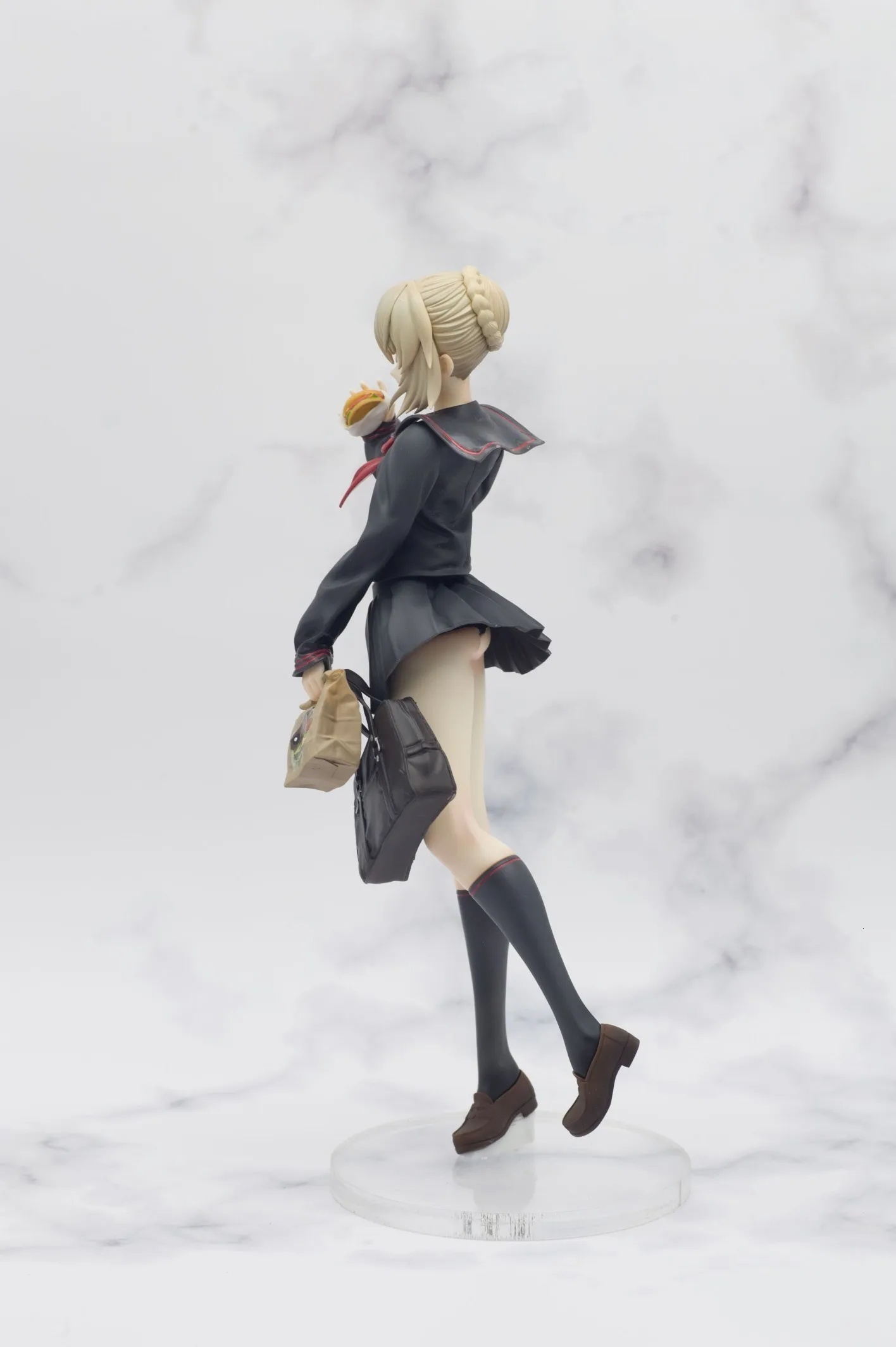 Каучуковая Фигурка Набор 1/6 Fate Saber в униформе с гамбургером Неокрашенный гараж Смола модель комплект