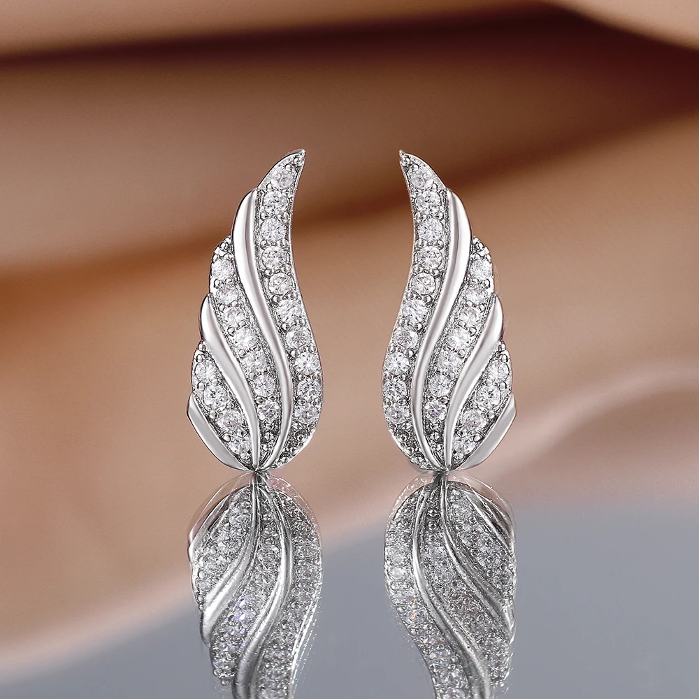 Женские серьги-гвоздики в форме крыла