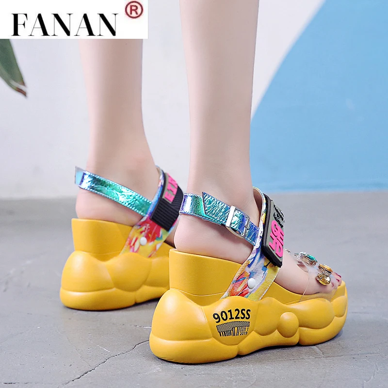 

2021 Summer Women Sandals Fashion Transparent Diamond Wedge Sandal Rhinestone High Heels Chunky Platform Shoes Woman