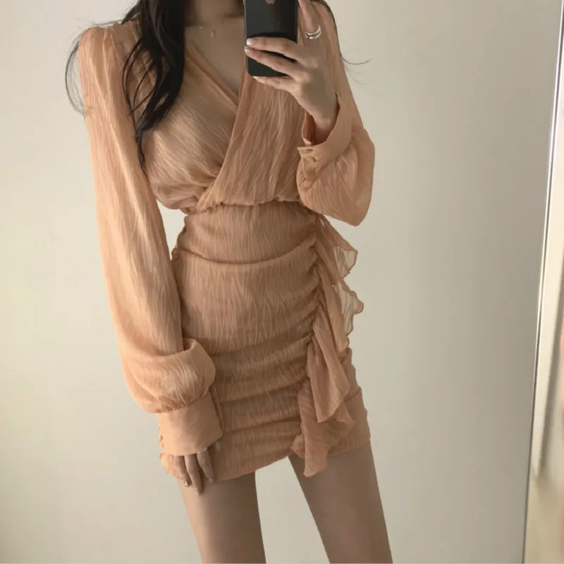 Женское Короткое облегающее платье Gagarich плиссированное в Корейском стиле с v