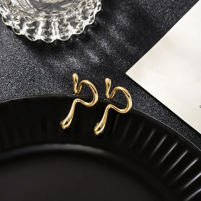 

Fashion Jewelry Irregular Metal Clip Earrings 2021 New Trend Golden Plating Geometric Ear Cuff Clip Earrings For Women Gifts