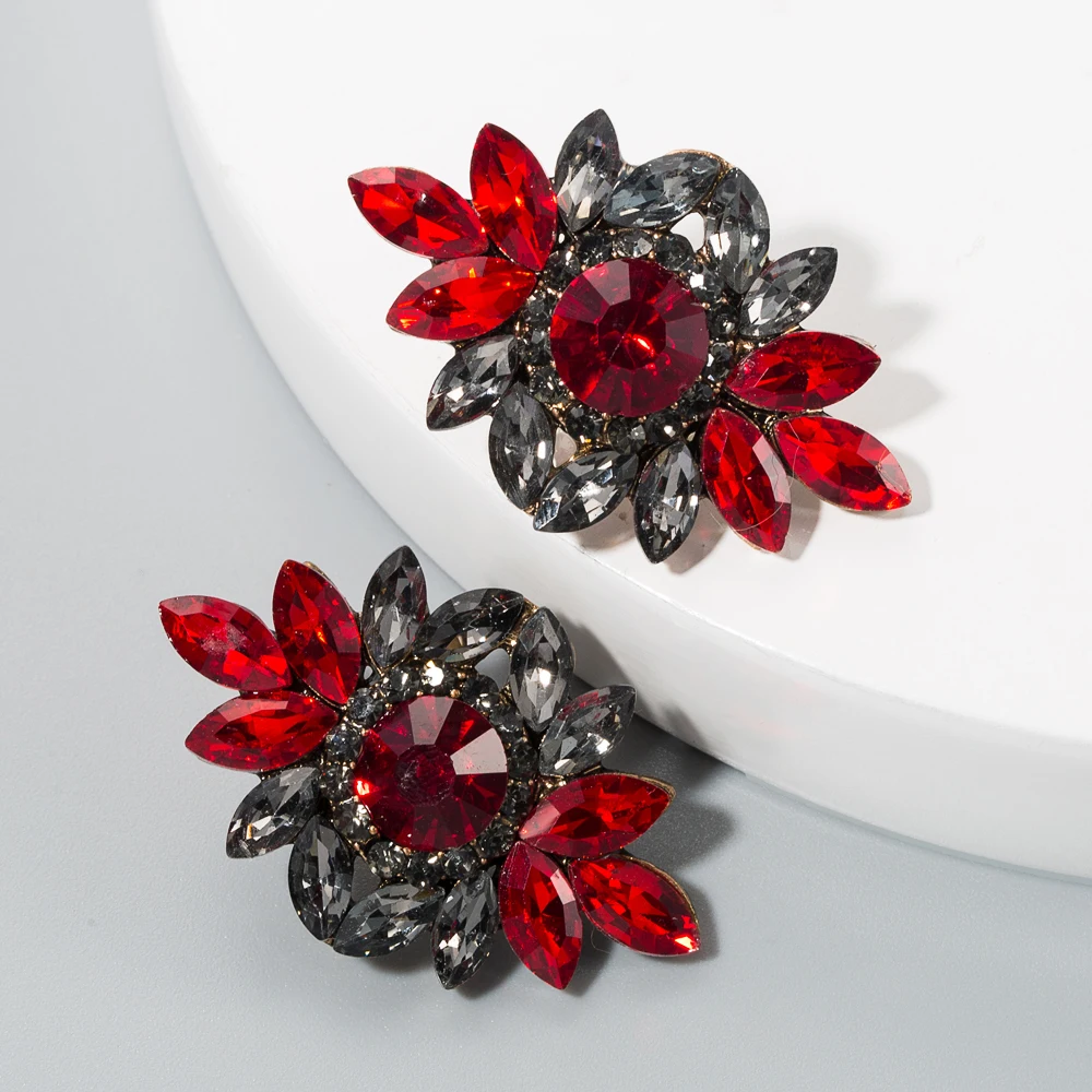 Элегантные разноцветные романтические серьги-гвоздики с цветком роскошные