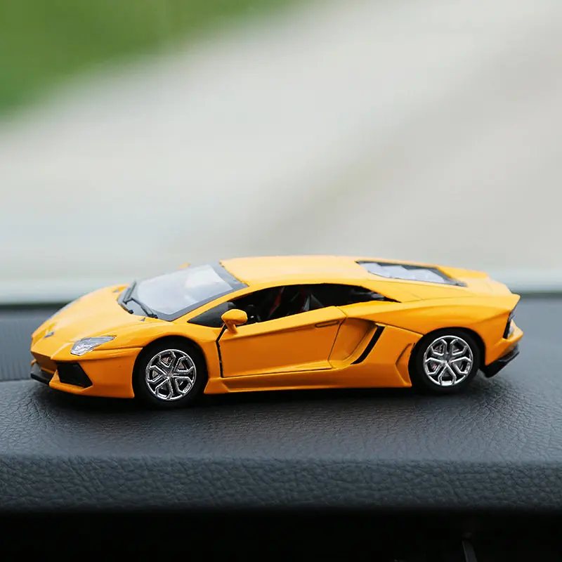 E-FOUR, роскошный автомобильный освежитель воздуха премиум класса, ароматизированный, смешанный с бутиком, парфюмеры, настоящий натуральный парфюм, мини-модель автомобиля