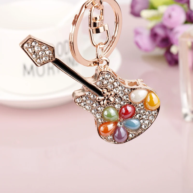 Модный брелок Стразы мини гитара с кристаллами милый для автомобильной сумки