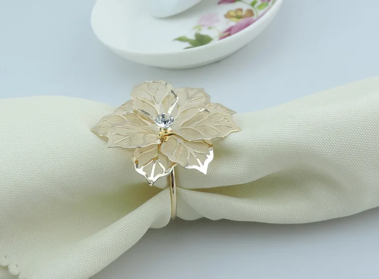 Изысканное кольцо для салфеток с бриллиантовым цветком и пряжкой вечерние
