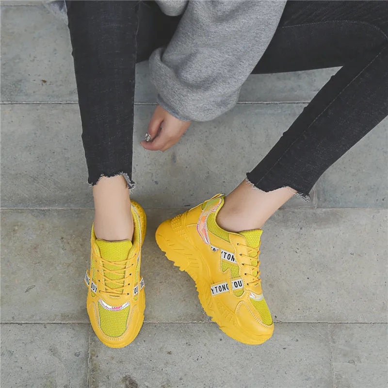 Новинка Классические стильные женские кроссовки на шнуровке Женская спортивная