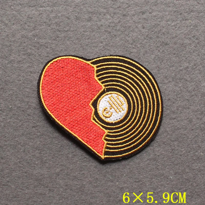 В форме сердца патч Вышивка Патчи для одежды в полоску красочные средства ухода