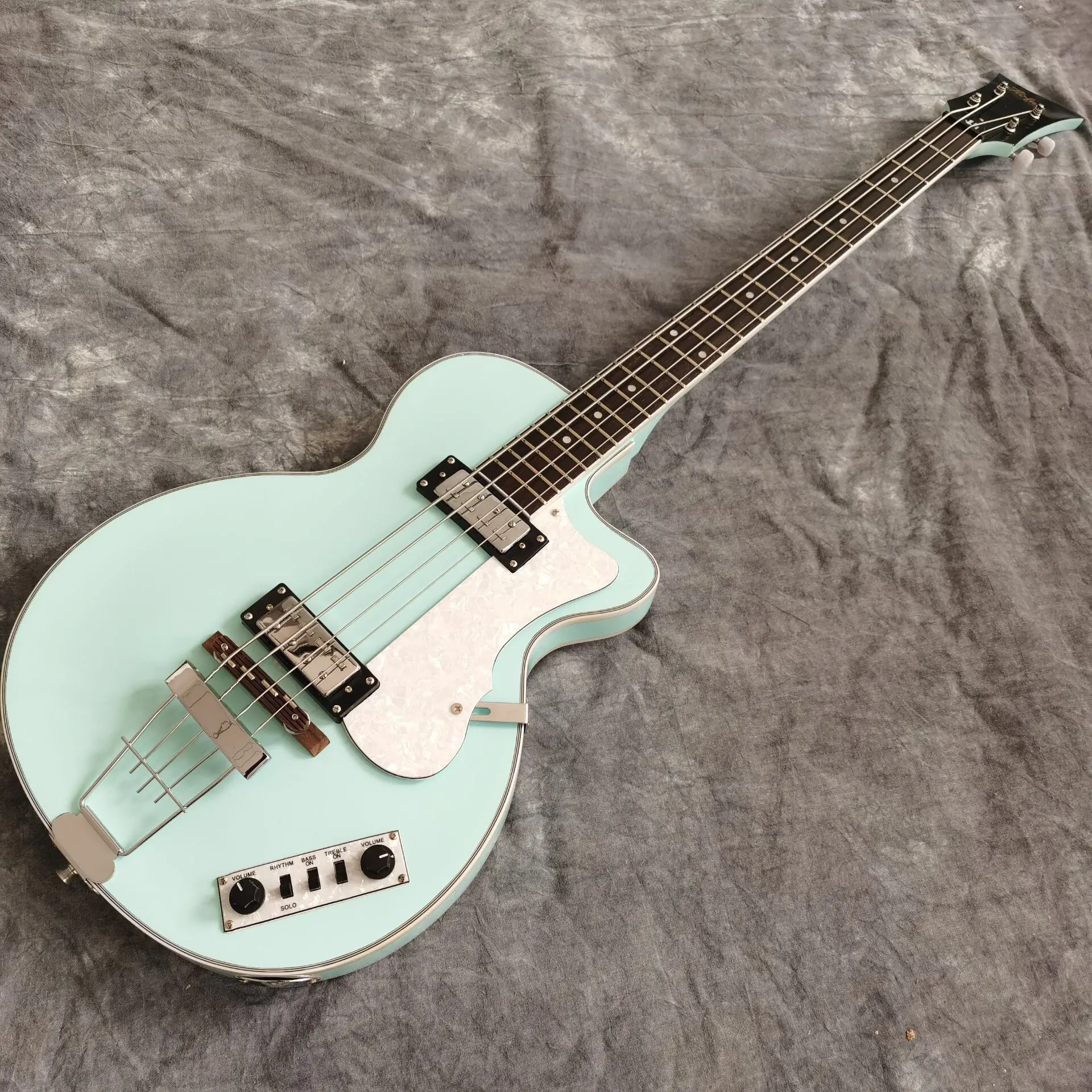 

Custom shop.jazz electric bass guitar,Rosewood fingerboard.high quality pickups.handmade 4 stings bass guitarra