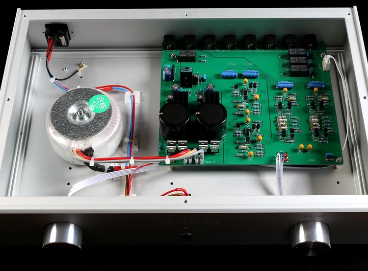 

Новейший Улучшенный ведущий аудиофил предварительной стадии C5PRO 2022 года использует немецкий блок 80 Вт трансформатор 3 входа, 1 выход AC115v /AC230v