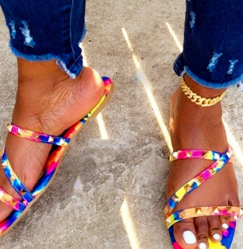 

2021 New Fashion Women's Flip Flops Comfortable Open Toe Sandals All-match Casual Flat Shoes Colorful Rivets Female Slippers