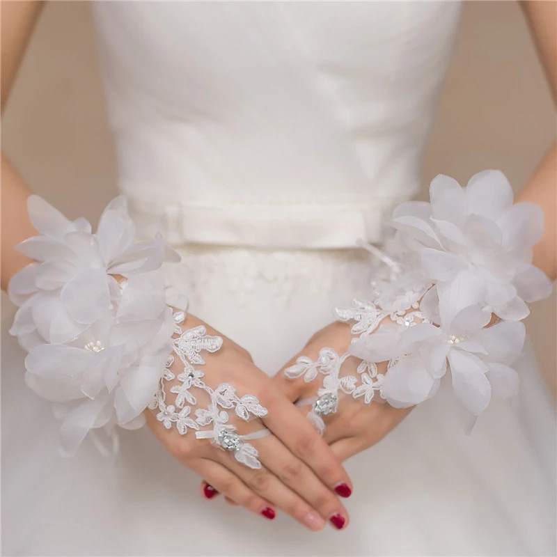 

Fashion Beauty Flower Girl Red White Fingerless Wedding Gloves Lace Beaded Short Design Gloves For Bridal Wedding Accessories