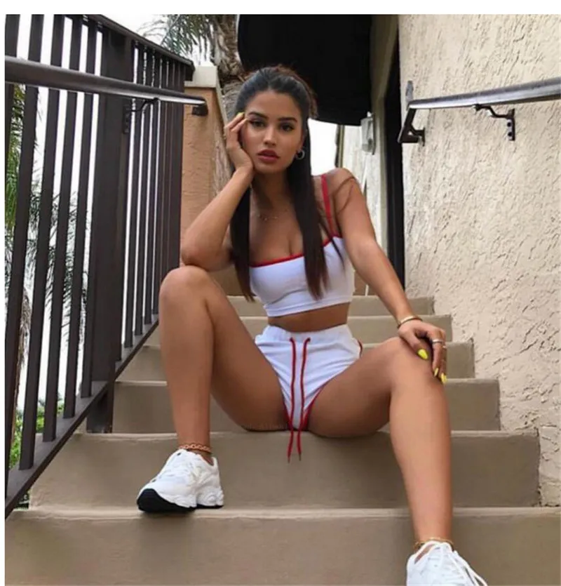 Женский спортивный комплект укороченный жилет без рукавов майка спортивные