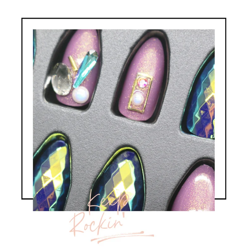 

European Style 24 Pieces of Finished Nail Art Patches Gift Box with Pointed Wear Nails Removable Bridal Fake Nails Nail Supplier