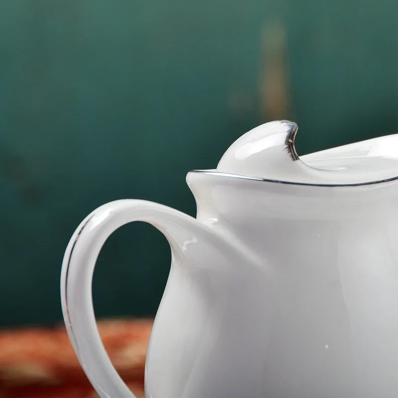 

European style home catering silver depicting ceramic sauce bottle soy sauce bottle with lid vinegar bottle restaurant household