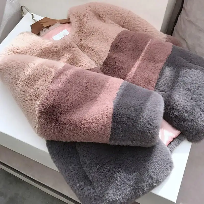 Новые зимние женские короткие куртки из искусственного меха, толстые теплые меховые полосатые теплые плюшевые пальто с круглым вырезом и длинным рукавом, меховые пальто