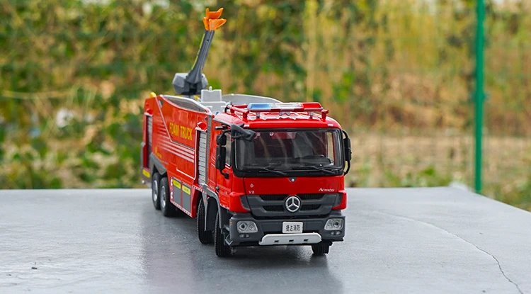 Авторизованный оригинальный подлинный 1:50 Jieda Foam ACTROS городской пожарный