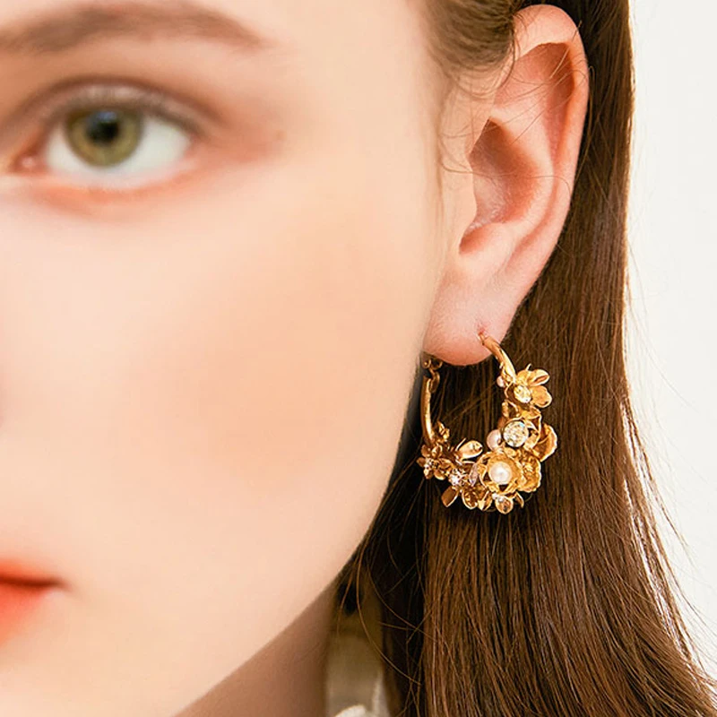 Изысканные элегантные серьги кольца YMYW с искусственным жемчугом и цветком