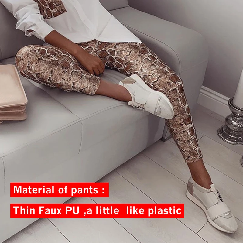 Женский костюм из двух предметов блузка со змеиным принтом и длинными рукавами