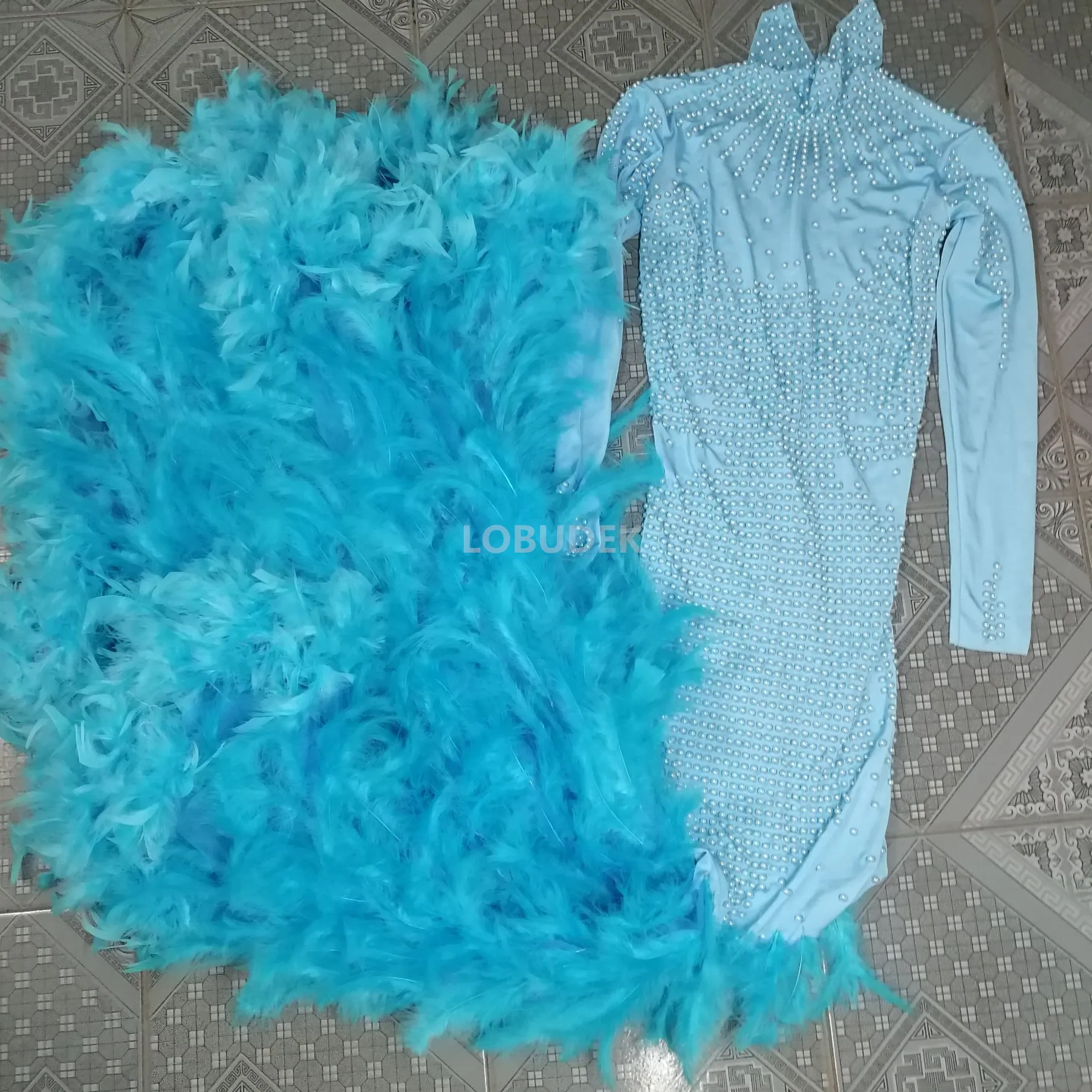 Женское платье Русалка со звездами и хвостом вечернее с синими перьями юбкой