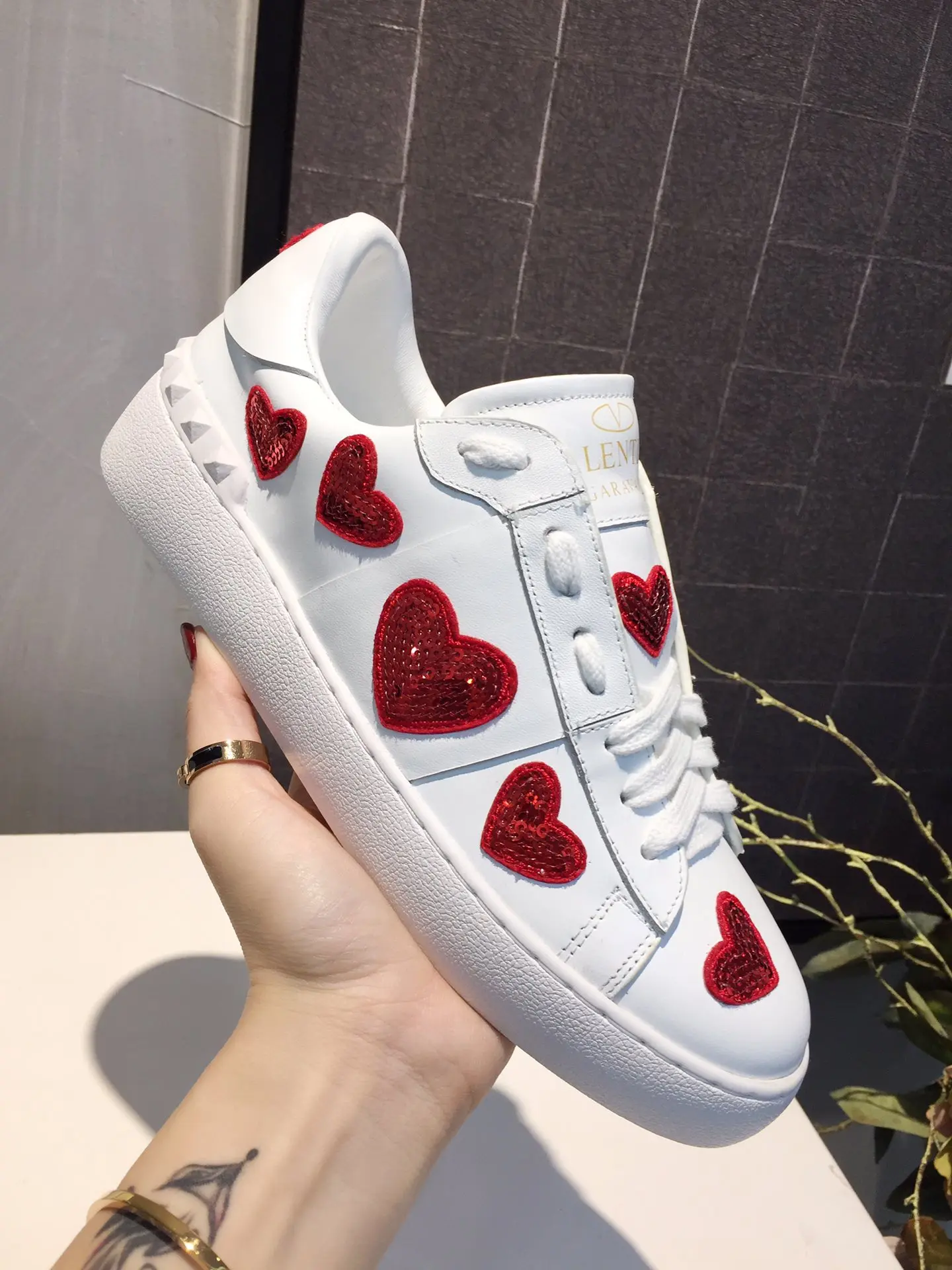 Женская обувь из натуральной кожи с цветочным принтом Кроссовки на высокой