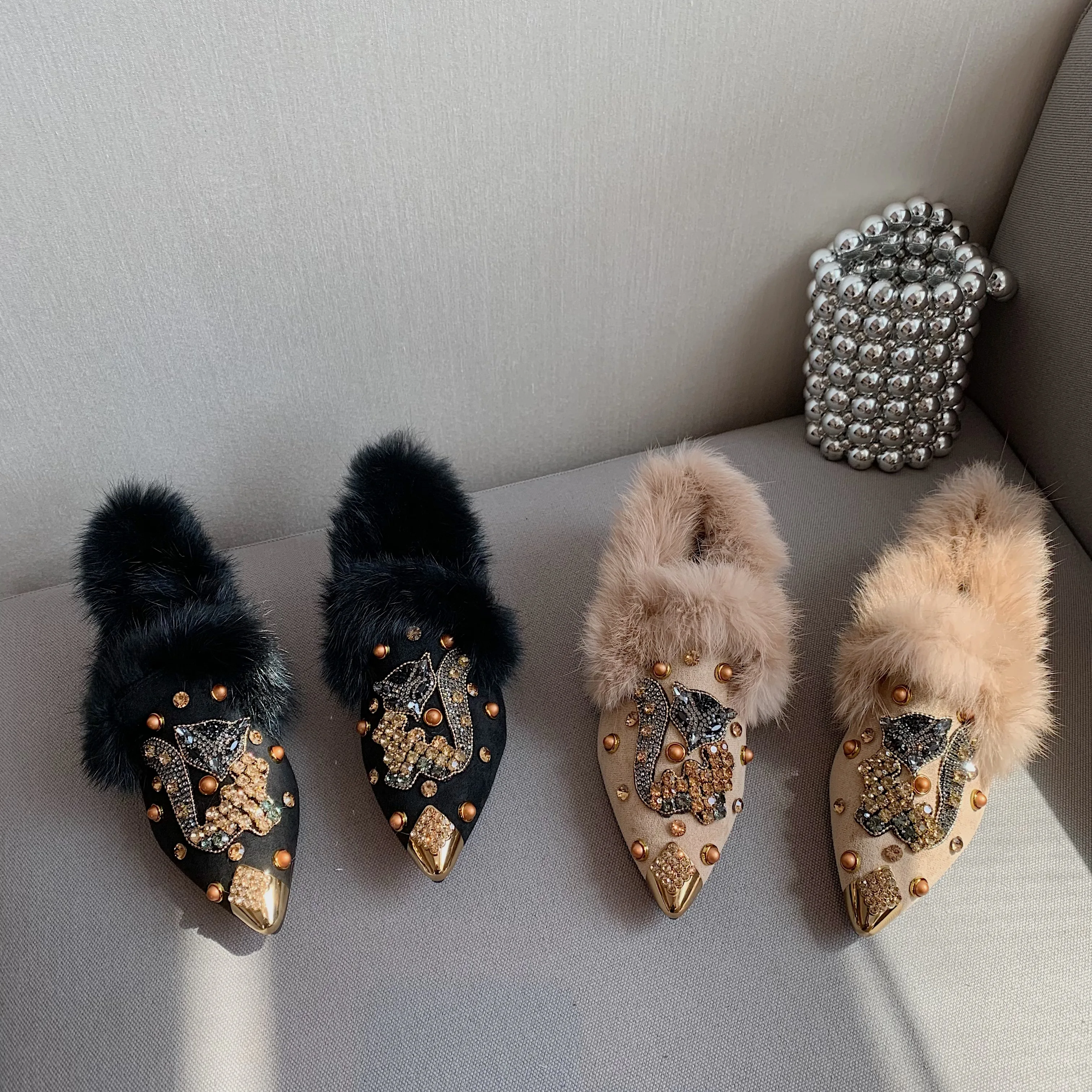 

Women Flats Fluffy Shoes Fur Winter Warm Luxuries Mules Designer Shoes Fashion Ladies Slip-on Pointed Toe Slippers Fuzzy Plush