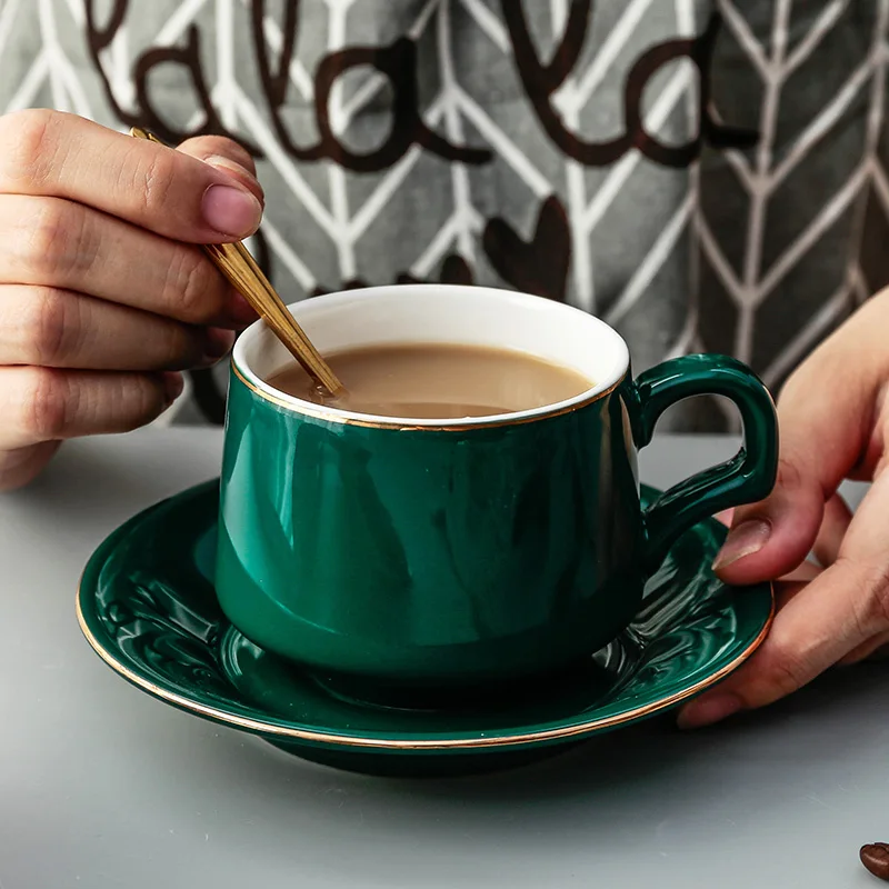 

Простая Европейская кофейная чашка, набор блюдец, керамическая кофейная чашка, роскошная высококлассная офисная и бытовая чашка для послео...