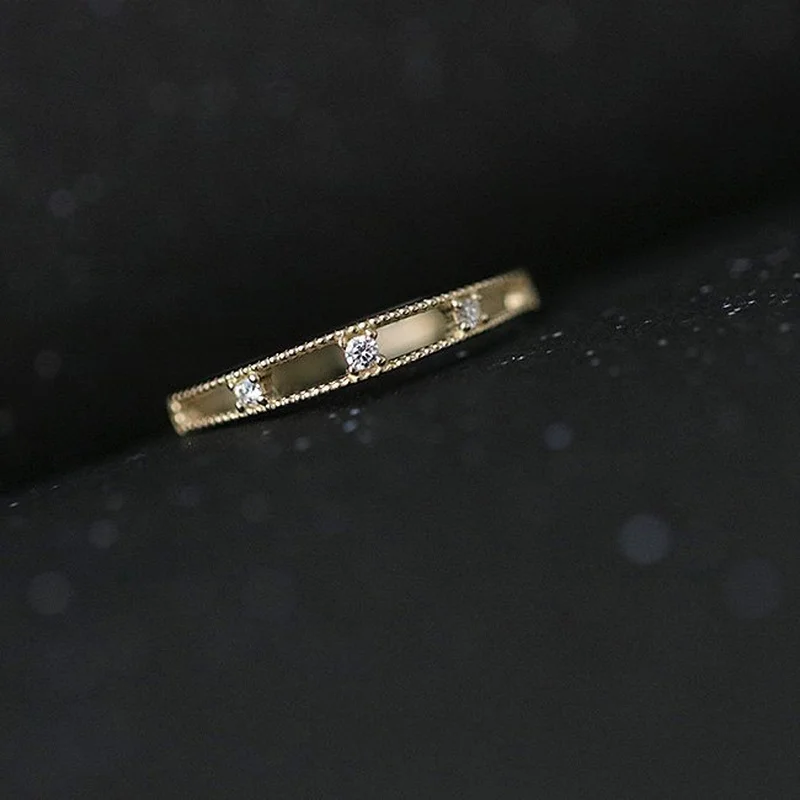 Женское Винтажное кольцо с цирконием золотого цвета простое тонкое свадебное