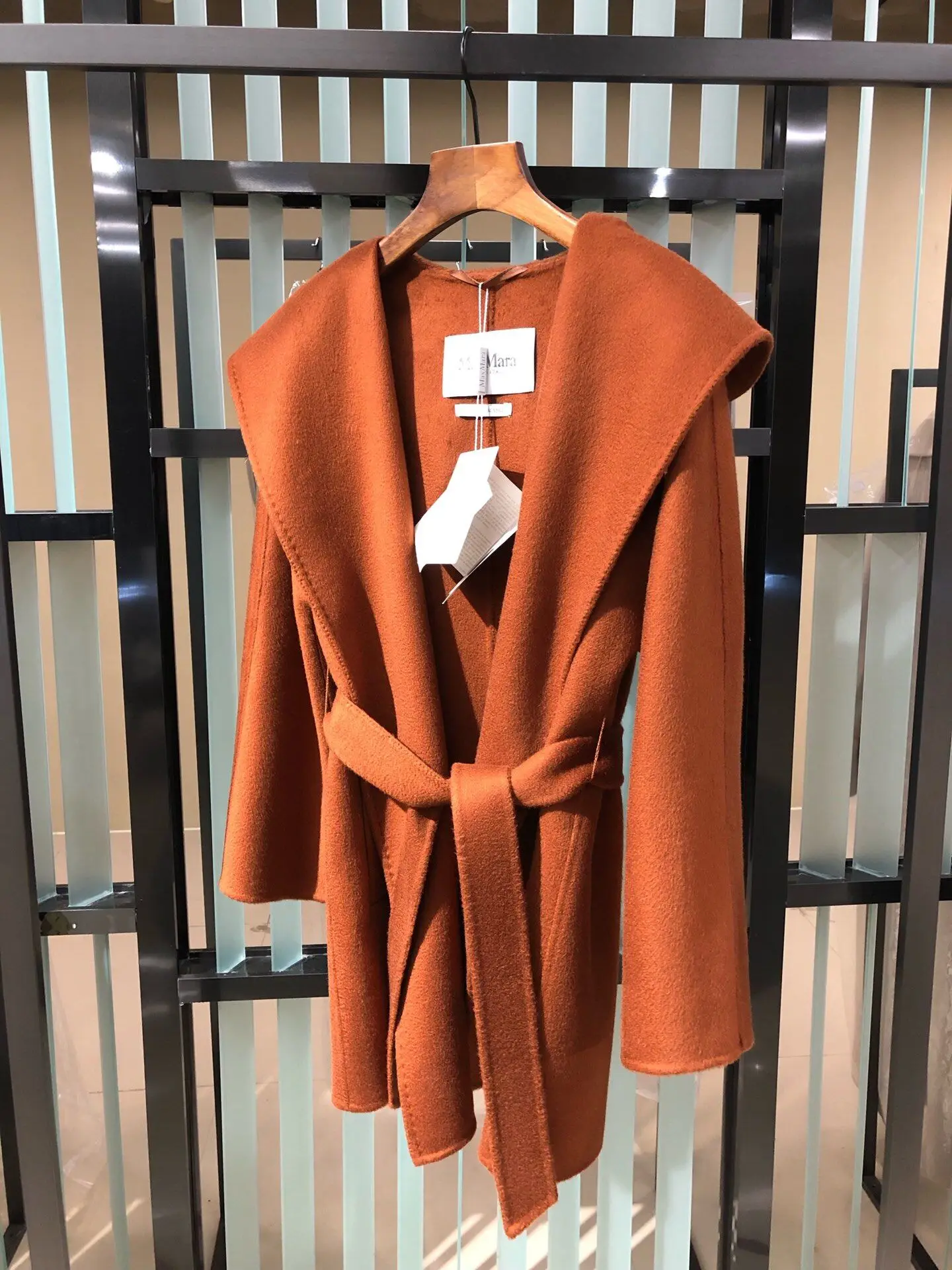 

Зимнее короткое пальто с капюшоном, Женское шерстяное пальто, женское кашемировое пальто с водой, женское осеннее свободное двубортное пал...