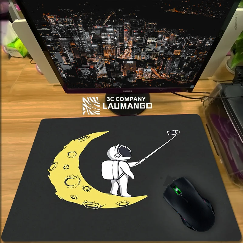 

Коврики для мыши с рисунком астронавта, черный коврик для мыши, геймерский коврик, аксессуары для клавиатуры, настольный компьютерный коври...