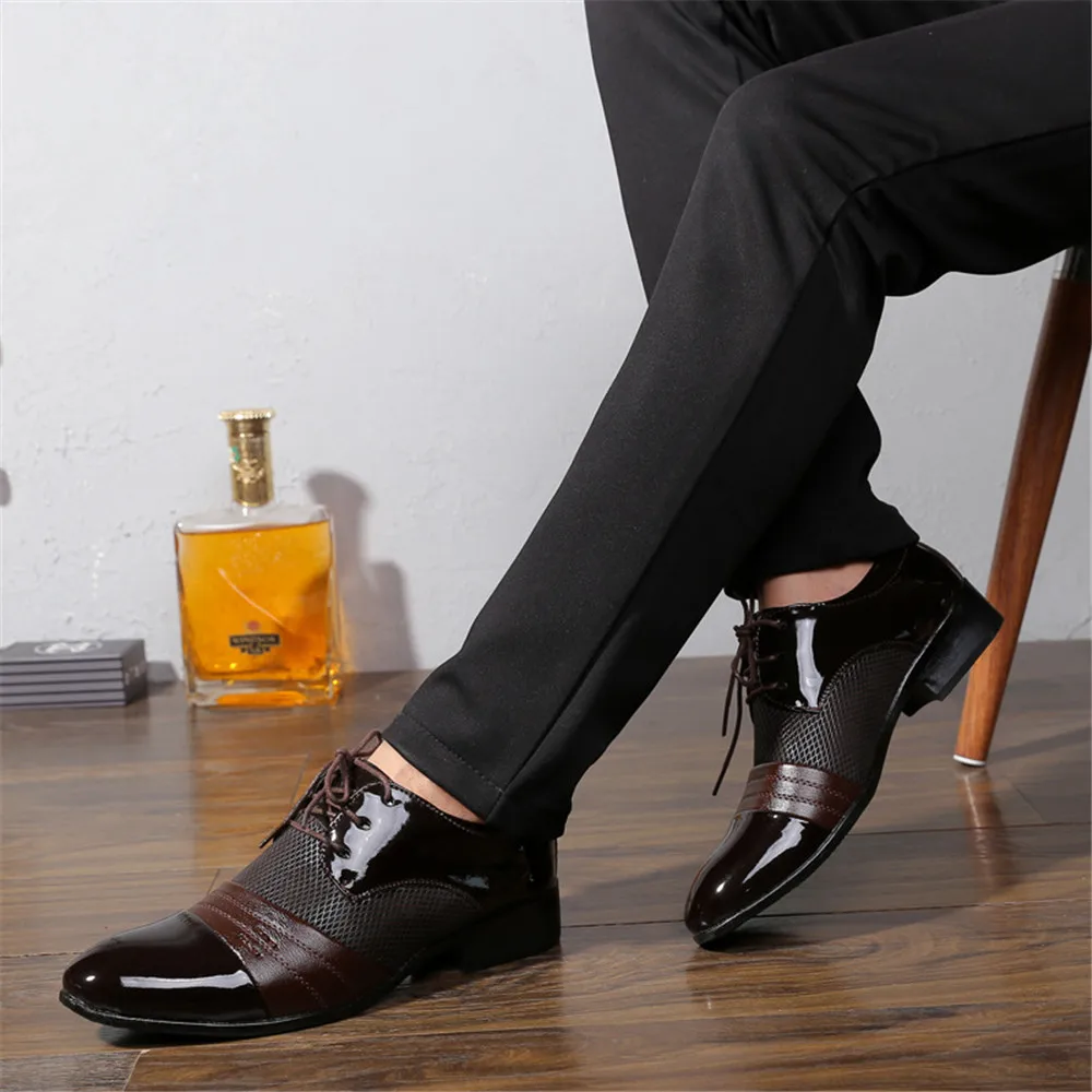 

Men Shoes Oxford Lace-up Flats 2019 New Fashion PU Leather Zapatos Hombre Man Casual Shoes Flats Black Pointed Shoes Size 39-46