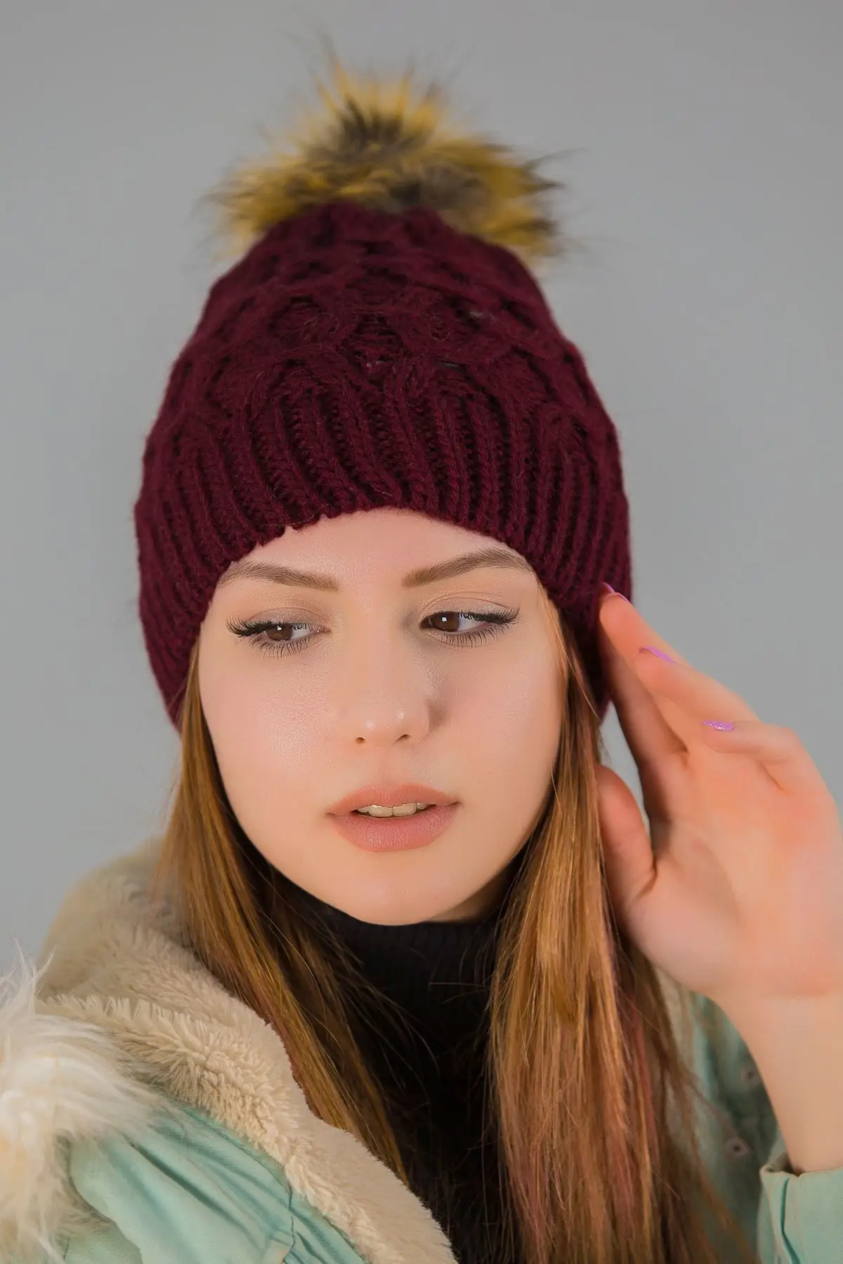 

Pompom Beanie Maroon