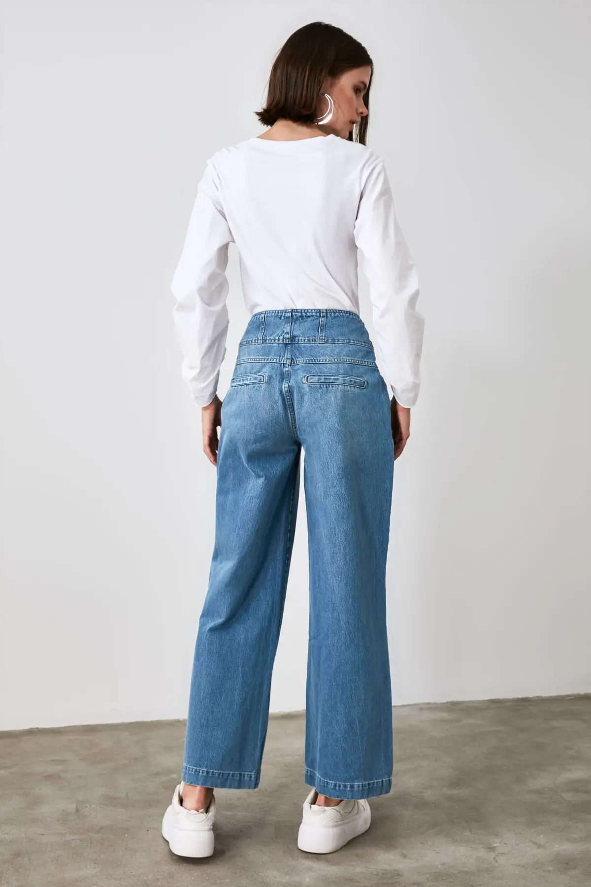 

Trendyol Front Button Detail at Waist High Bel Wide Leg Jeans TWOAW21JE0496