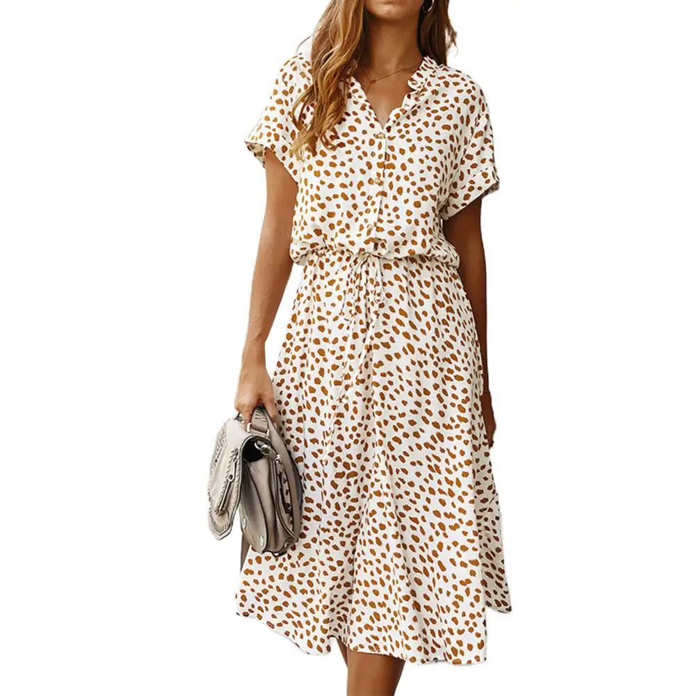 Женское платье-рубашка в горошек с высокой талией и коротким рукавом | Женская