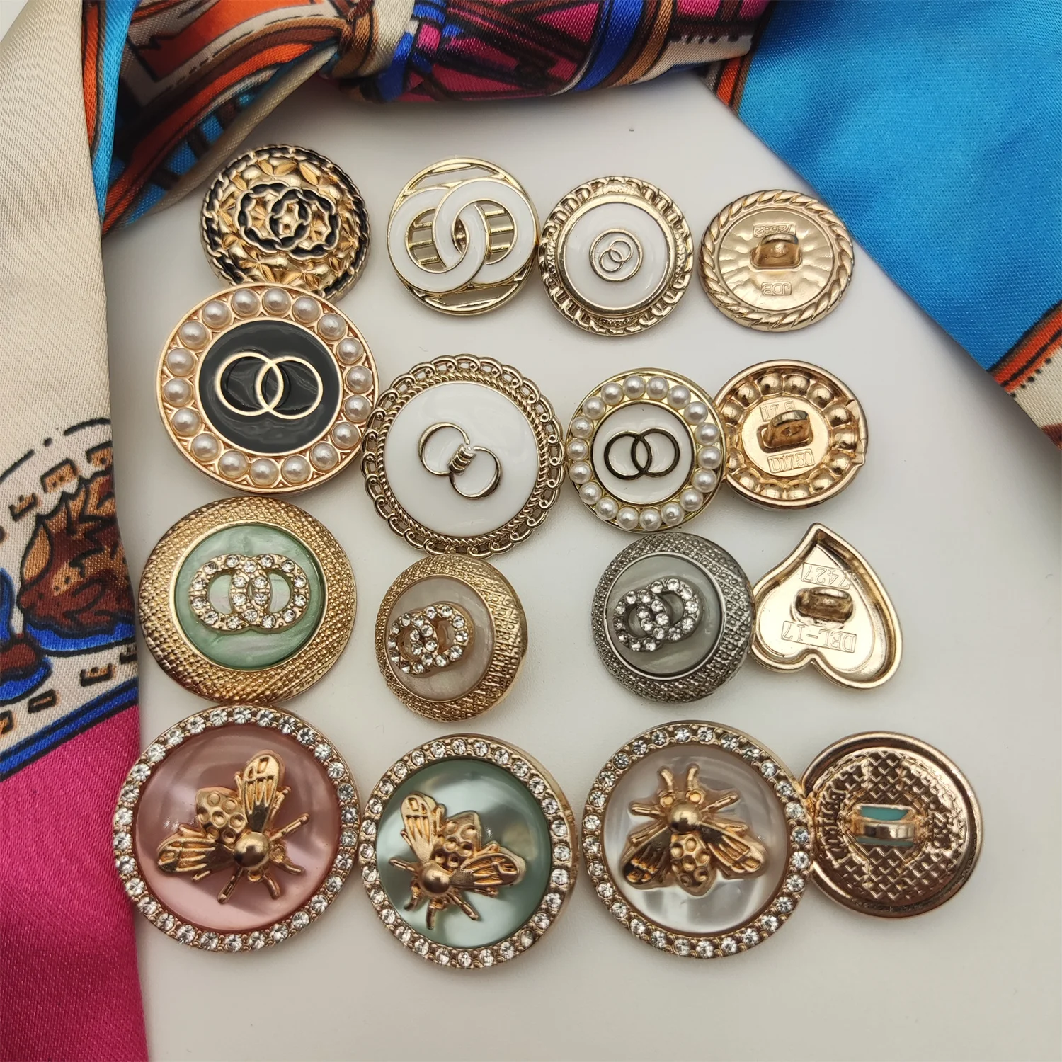 

Button Metal LOGO Gold Black Silver Round DIY Sewing Handmade Needlework Jacket Coat Trench Pants Denim Sweater 10pcs