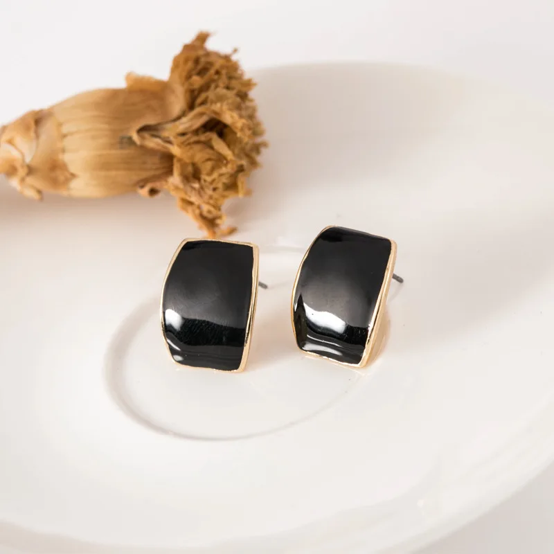 

New Ladies Super Fairy Dripping Oil Personality Retro Earrings