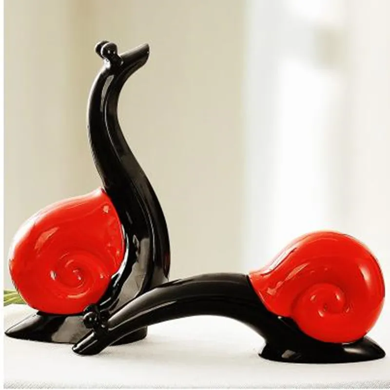 

A pair of ceramic snail crafts, creative animal statue models, home office restaurant table decoration gifts