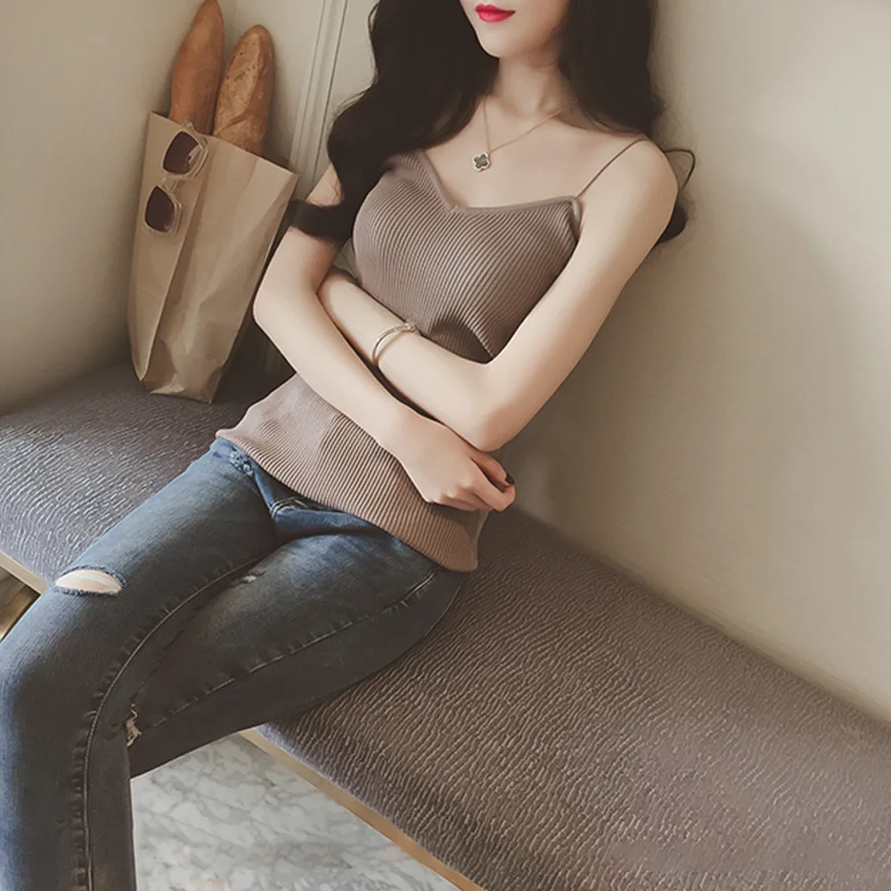 Женский трикотажный топ на бретелях укороченный без рукавов с v образным вырезом