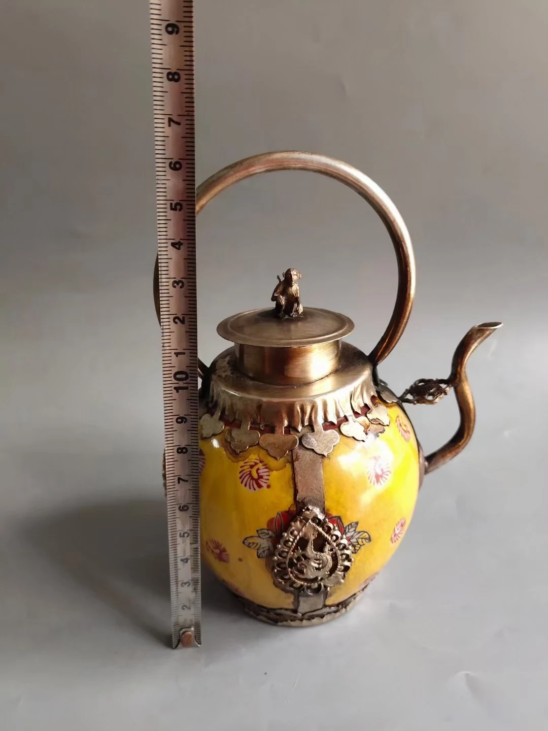 Латунный керамический чайник-это китайский антикварный чайник с тонкой ручной