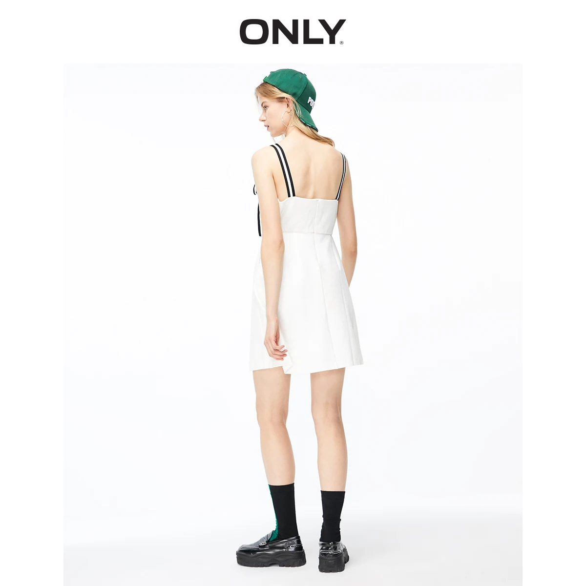 Женское платье с V-образным вырезом и завышенной талией | Женская одежда