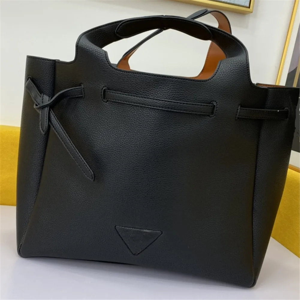

2021 new ladies large-capacity handbag fashion shoulder bag
