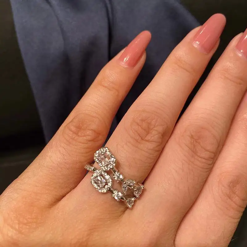 Женское кольцо с фианитом Be 8 цвета белого золота прозрачным кубическим