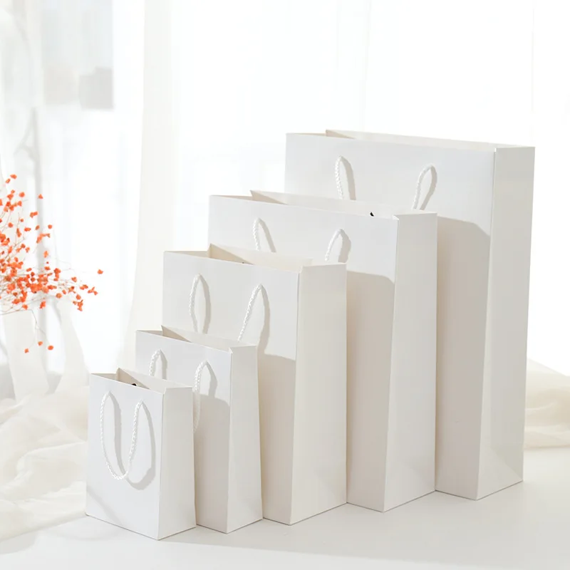 

10Pcs Kraft Paper Gift Bag With Handle Black White Color Wedding Birthday Party Gift bags Shopping Package Paper Bags Supplies