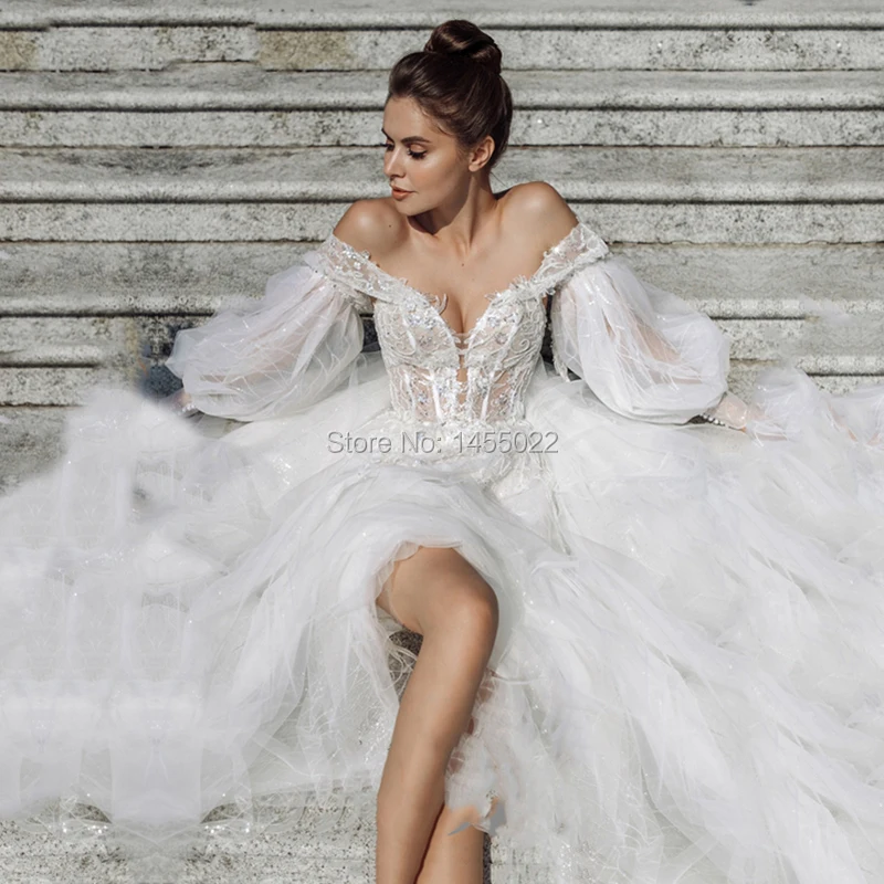 Свадебное платье в богемном стиле с открытыми плечами аппликацией кружевной