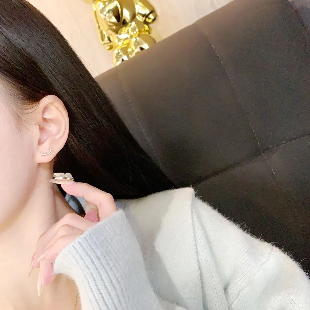 

925