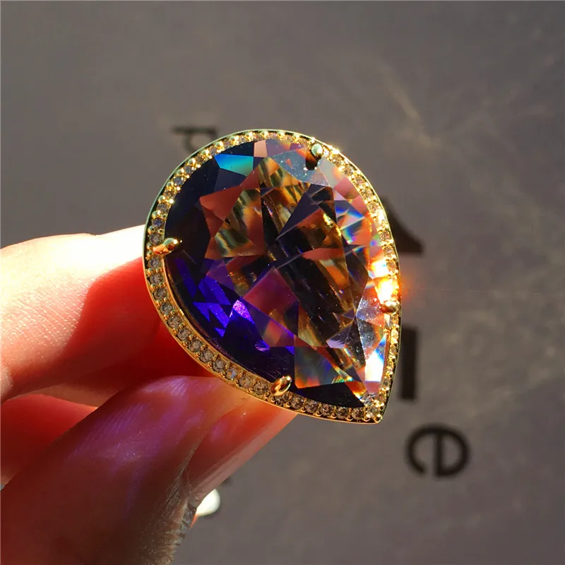 Кольцо обручальное с фиолетовым цирконием и камнем в форме капли|Кольца для