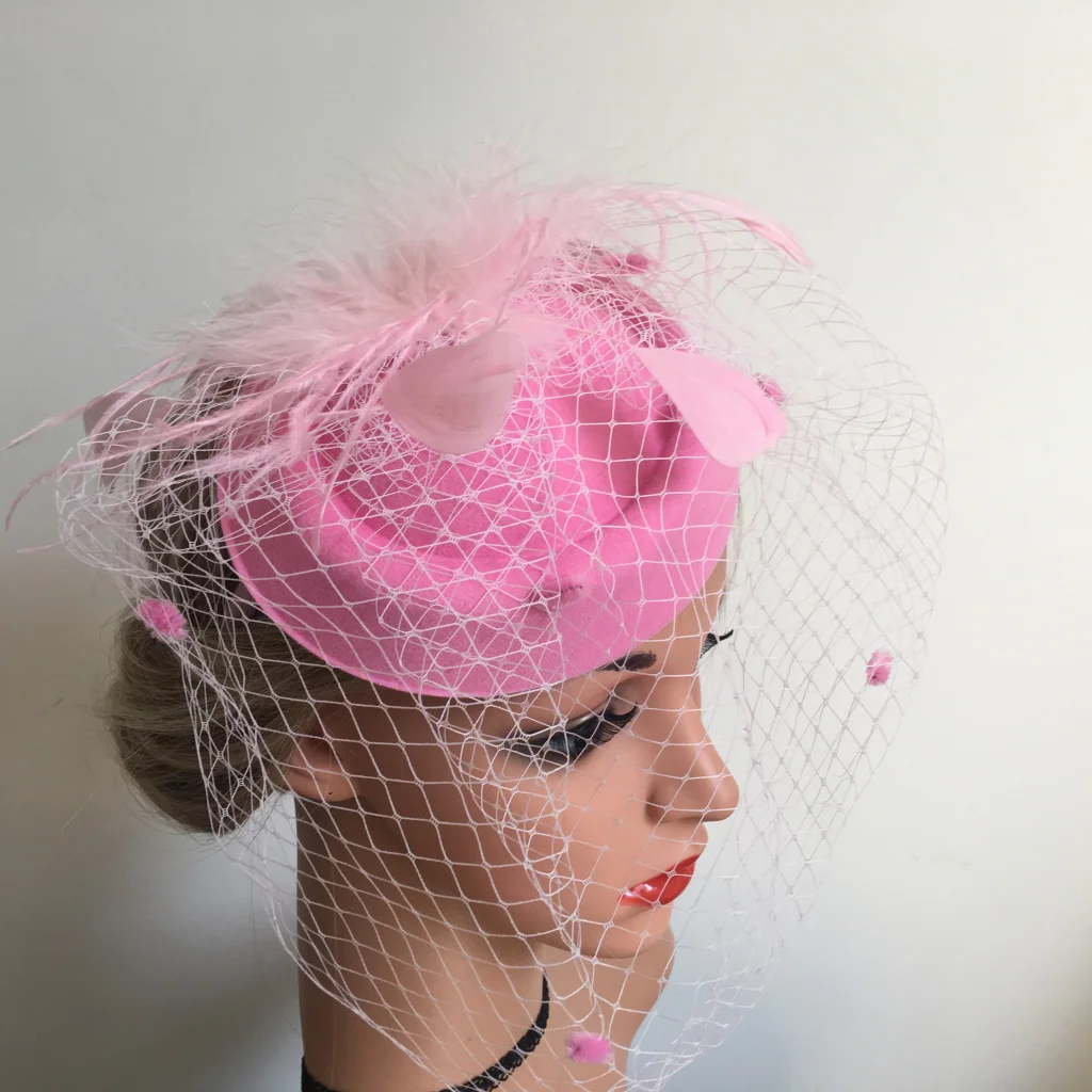 Женские головные уборы в стиле ретро вечерние 50s с перьями на повязке зажимом и