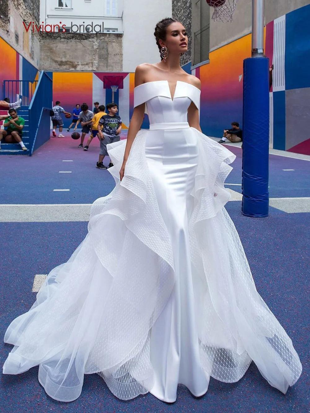 Платье для свадьбы Vivian's Bridal сатиновое без бретелек со съемным шлейфом